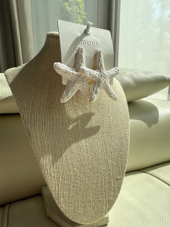 Amour Jewelry - Amour‎ Starfish Woven Statement Earrings - White